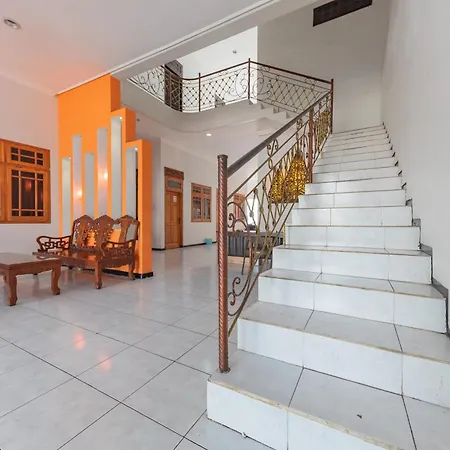Reddoorz at Ciliwung Guest House Syariah-2